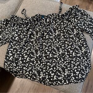 Rue21 Black and White Floral Off-Shoulder Tunic